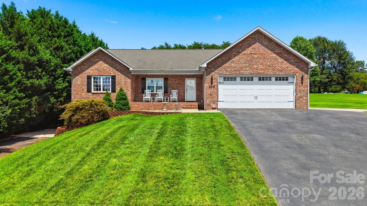 3315 47th Avenue Pl., Hickory, NC 28601