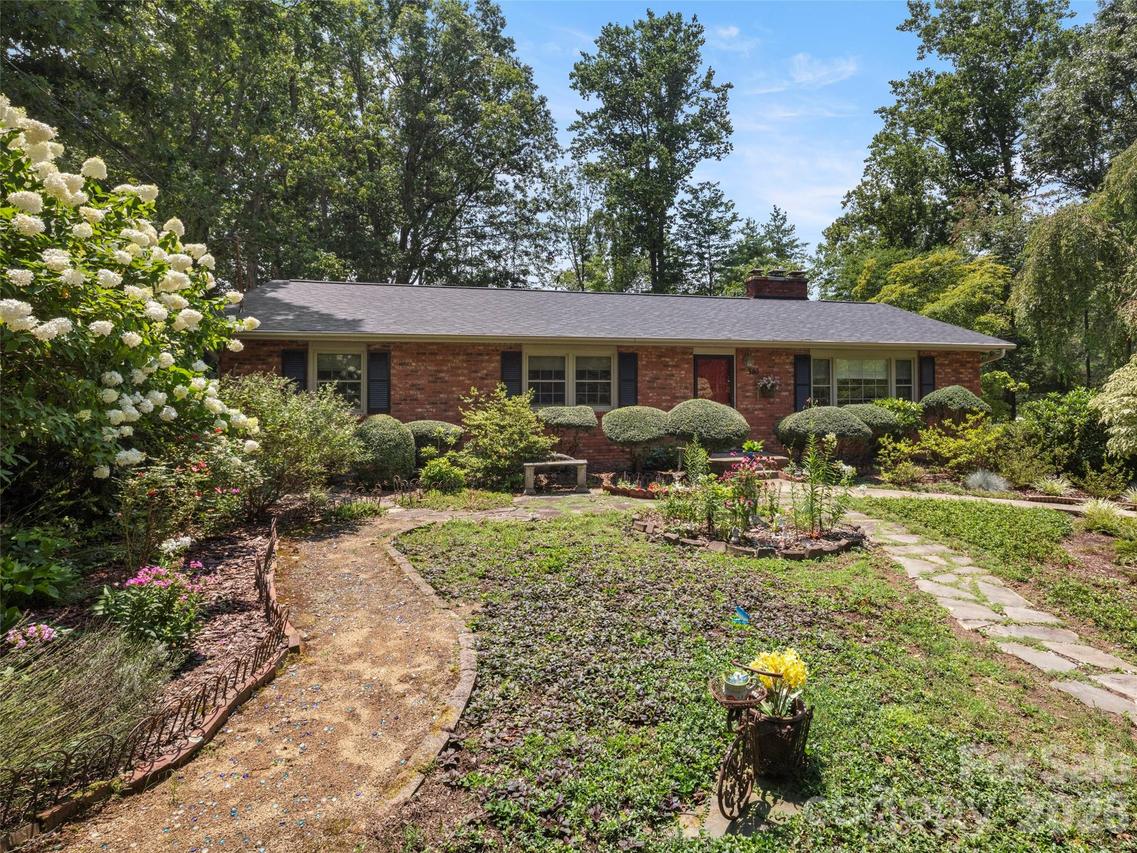 340 Sycamore Dr., Arden, NC 28704