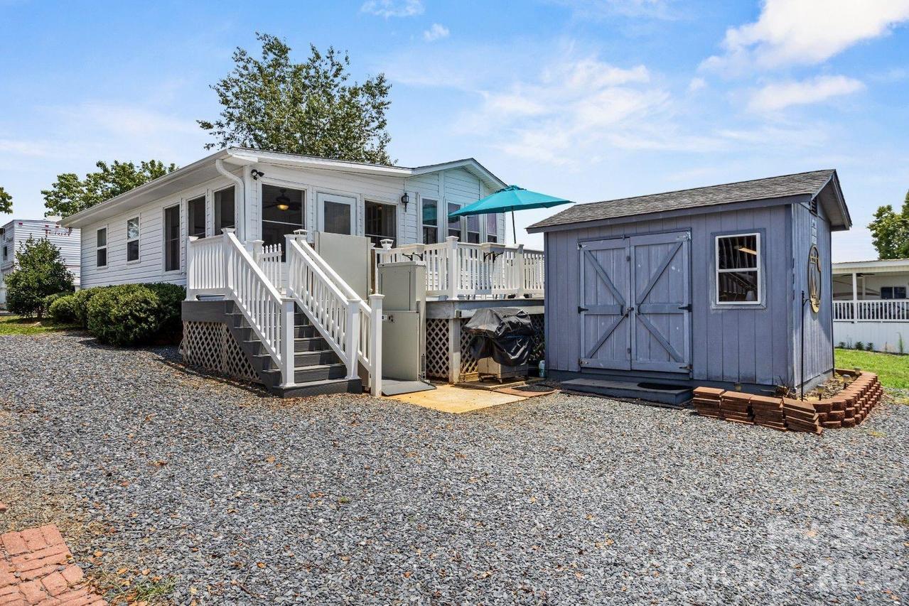 111 Scenic View Ln., New London, NC 28127