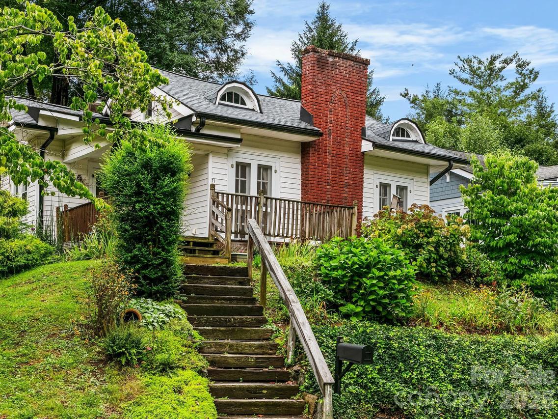 27 Warwick Rd., Asheville, NC 28803