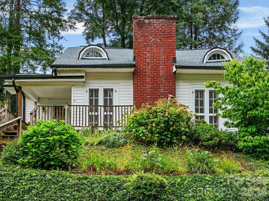 27 Warwick Rd., Asheville, NC 28803
