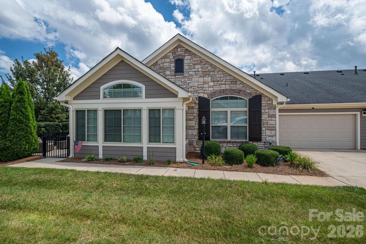 2360 Villa Oaks Ct., Gastonia, NC 28056
