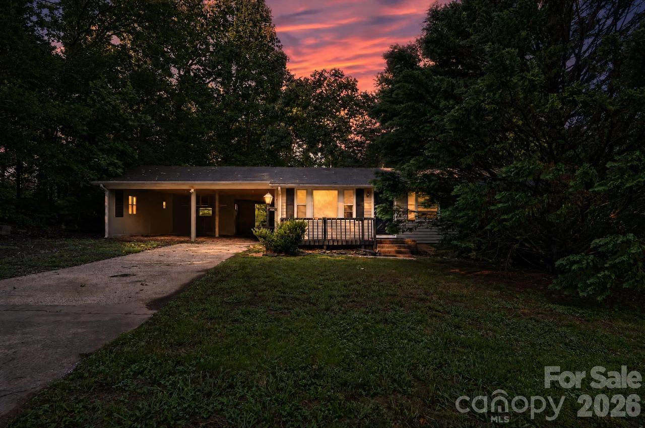 607 Texas Tr., Dallas, NC 28034