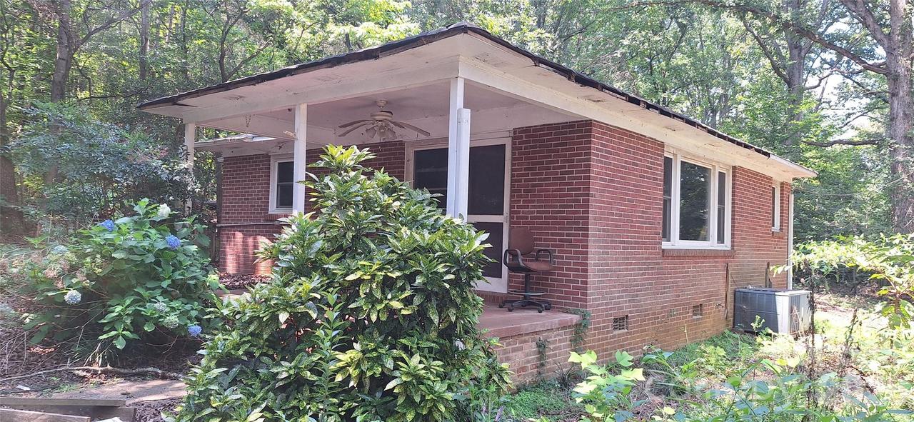 1036 Curve View Rd., Lincolnton, NC 28092
