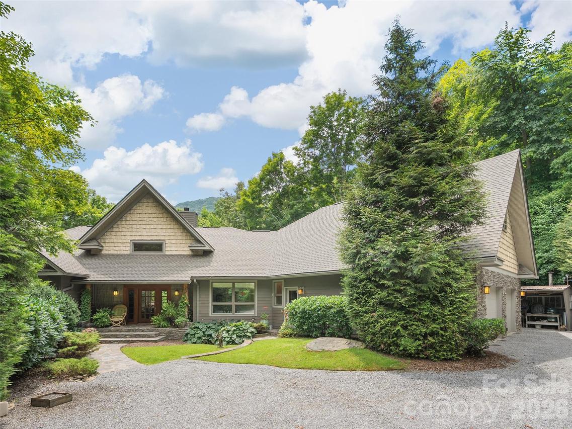 515 Flying Hawk Tr., Waynesville, NC 28786