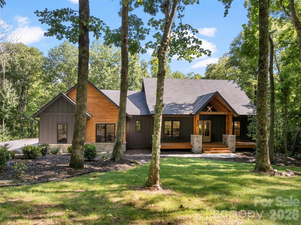 80 Maple Grove Ct., Hendersonville, NC 28792
