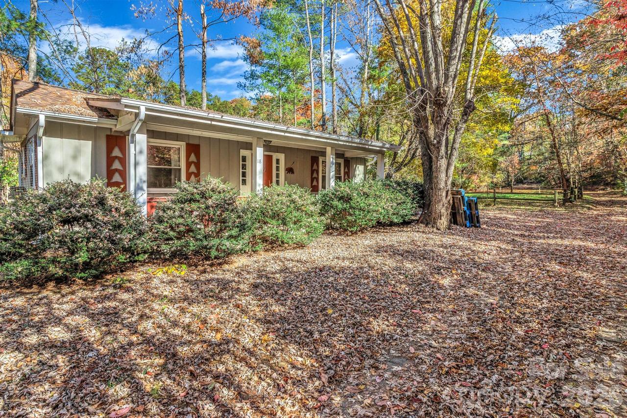 18 Leisure Mountain Rd., Asheville, NC 28804