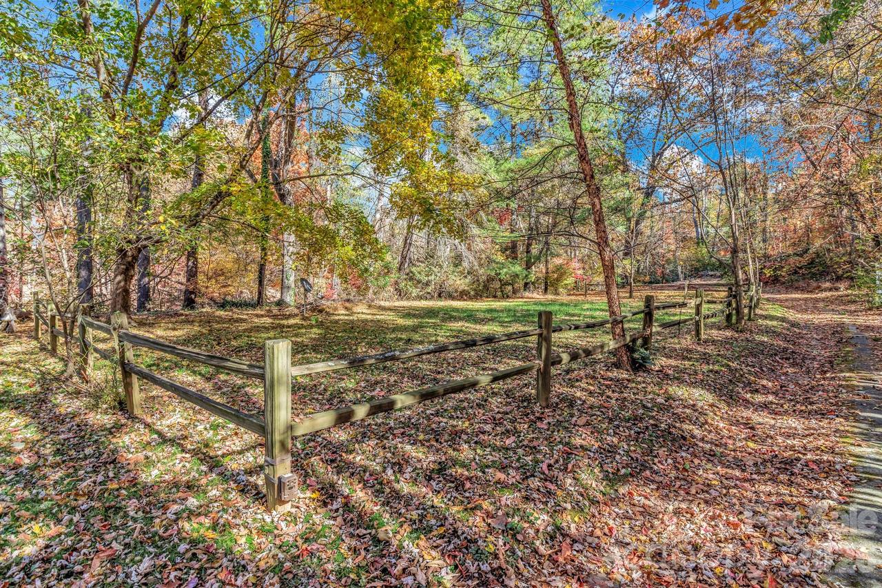 99999 Leisure Mountain Rd., Asheville, NC 28804