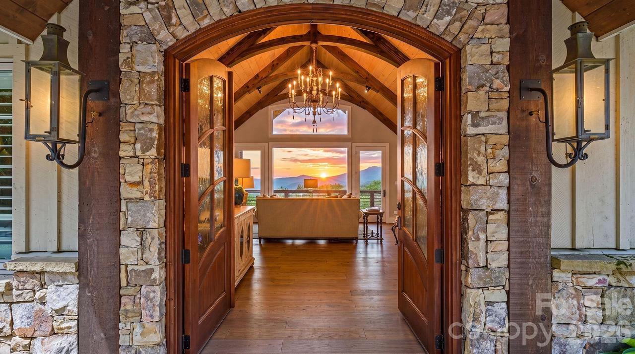 777 Green Hill Rd., Blowing Rock, NC 28605