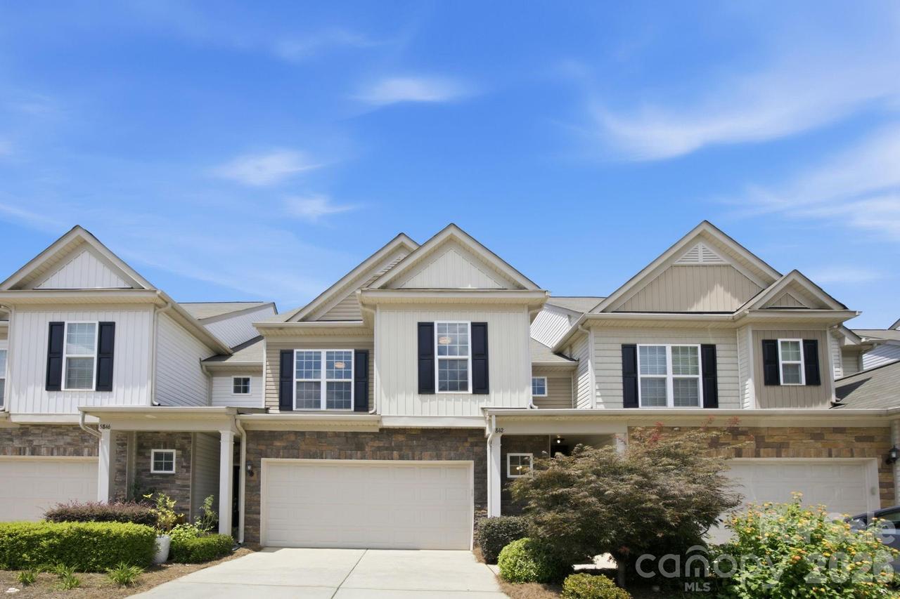 5842 Glassport Ln., Charlotte, NC 28210
