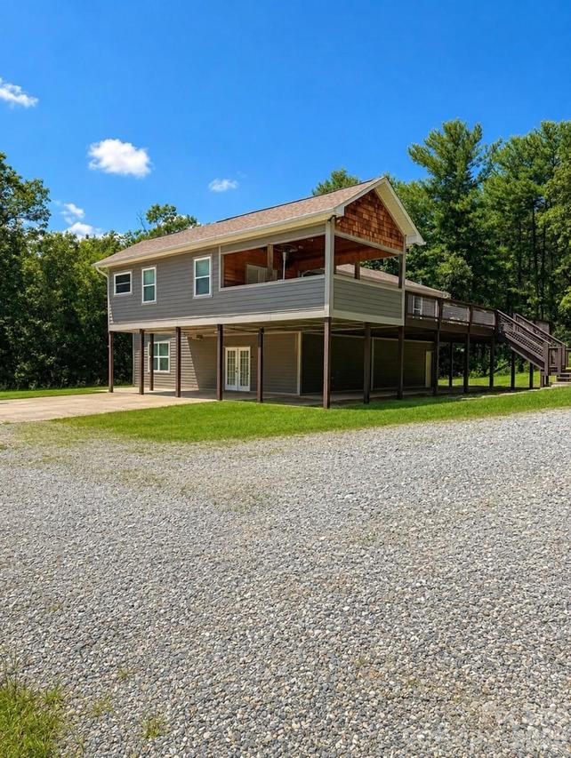 80 Hidden Bluff Ln., Horse Shoe, NC 28742