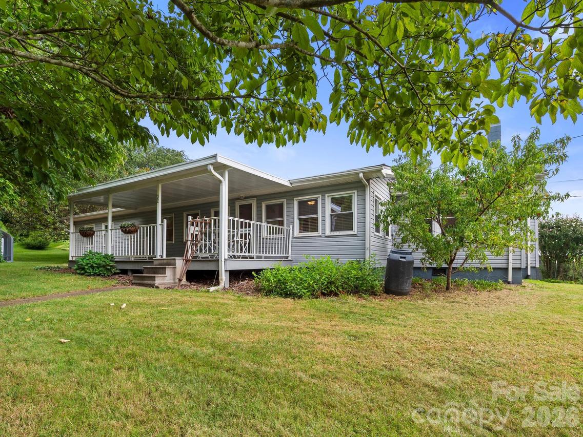 32 Fair Dr., Candler, NC 28715