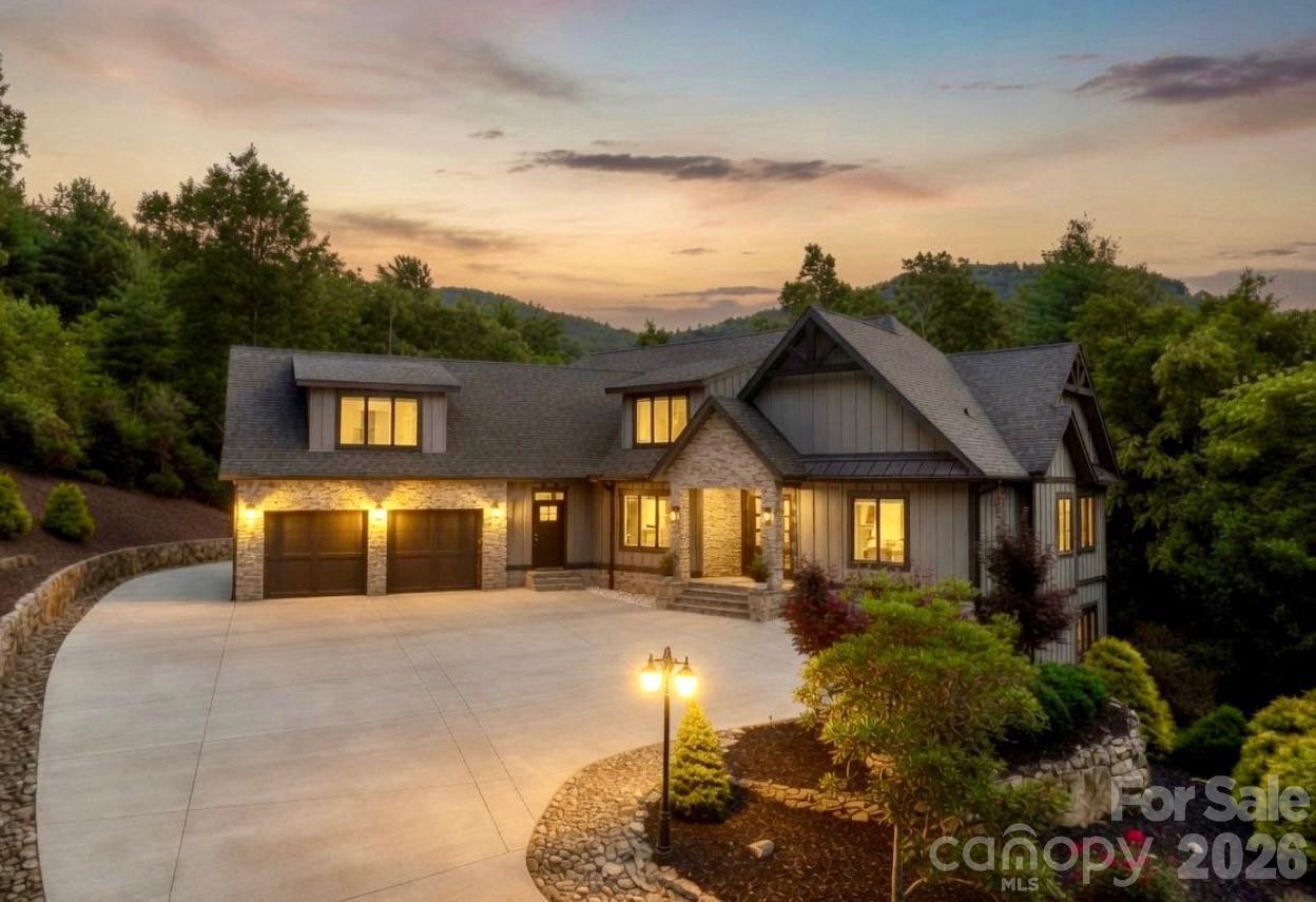 8 Lakeview Dr., Fairview, NC 28730