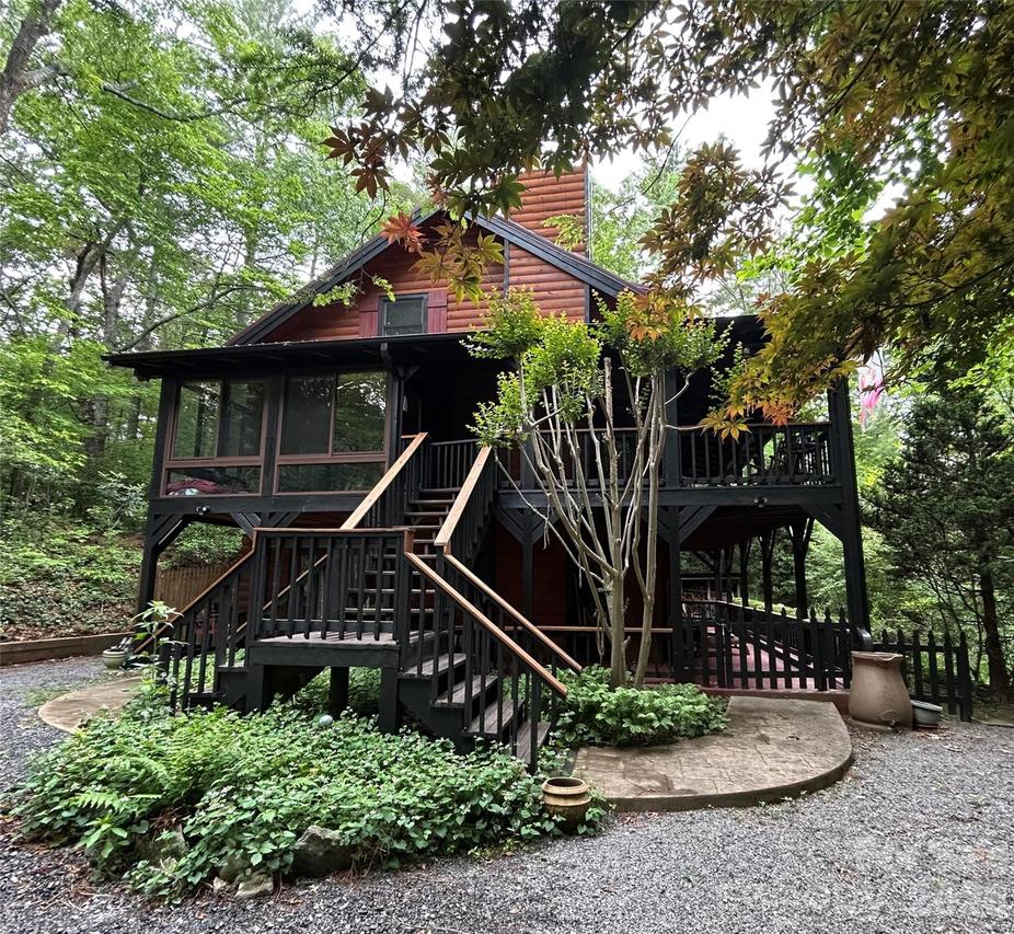 696 Top Of The Mountain Rd., Hendersonville, NC 28739