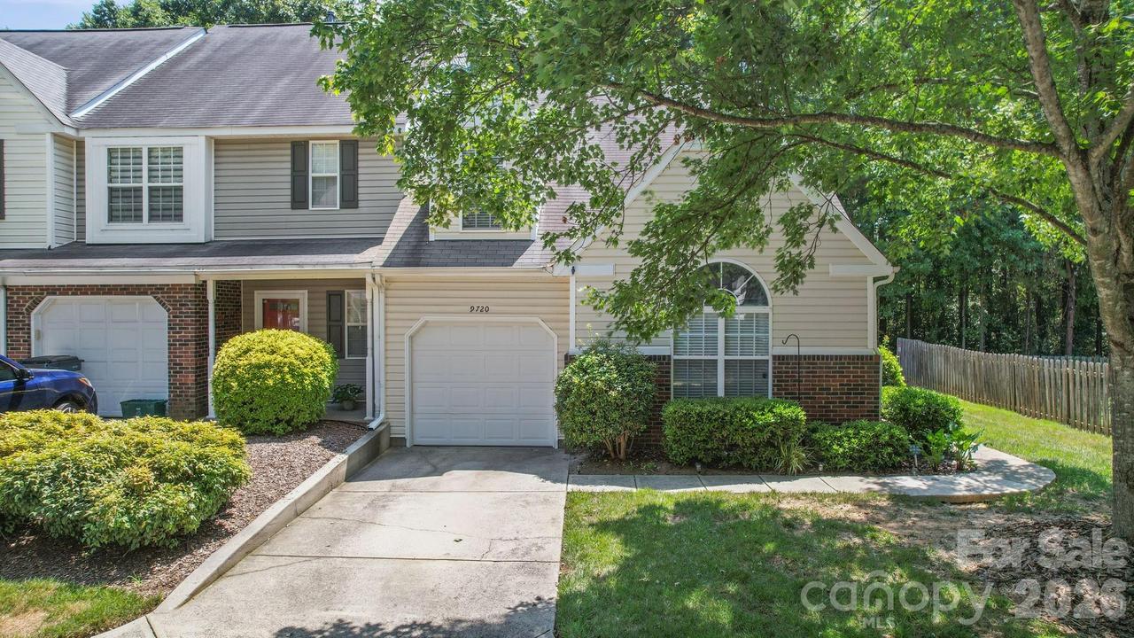 9720 Mattforest Cir., Charlotte, NC 28277