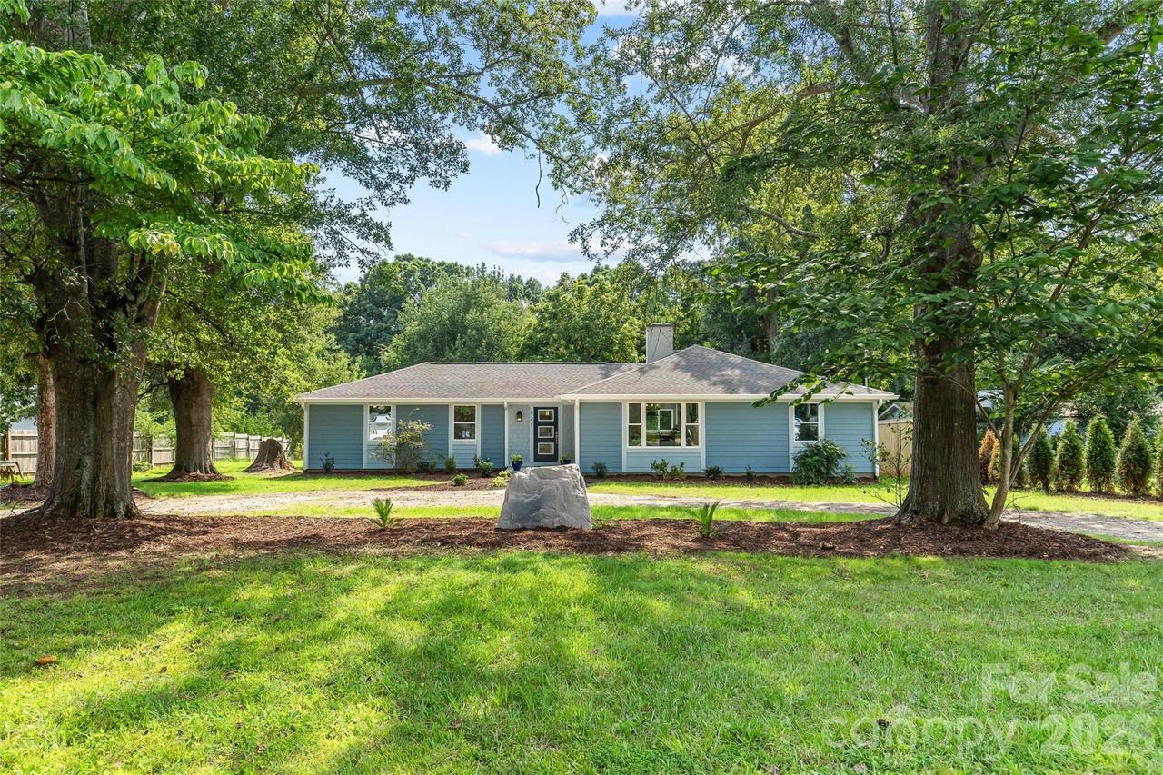 821 Dallas Spencer Mountain Rd., Dallas, NC 28034