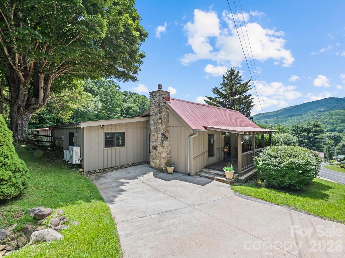 404 Red Bank Rd., Waynesville, NC 28786