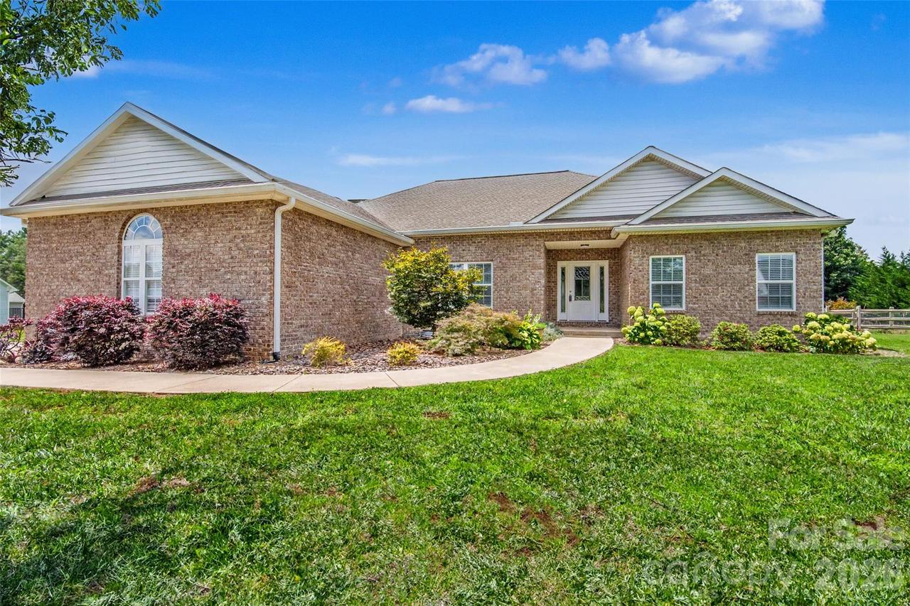 317 Thistle Ln., Statesville, NC 28625