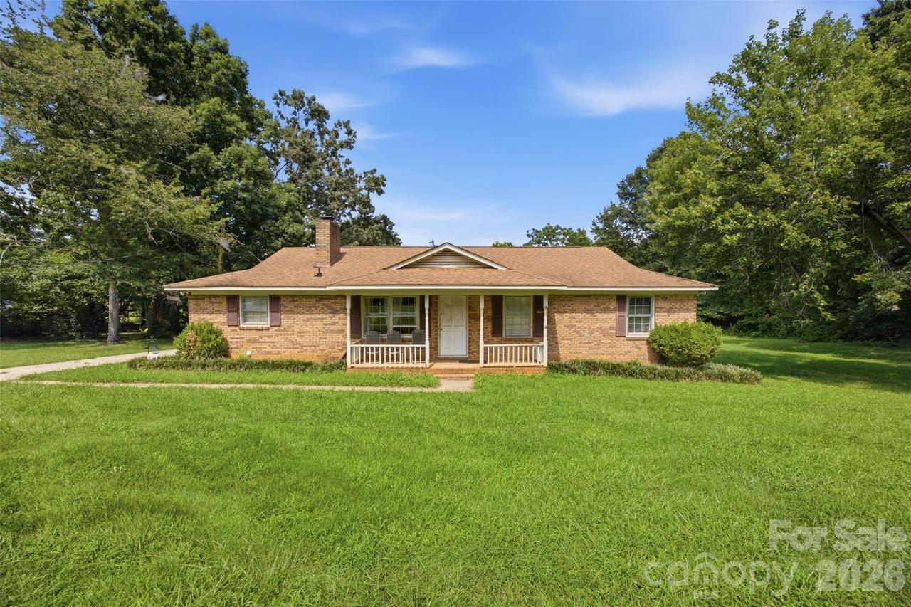 302 Charlotte St., Alexis, NC 28006