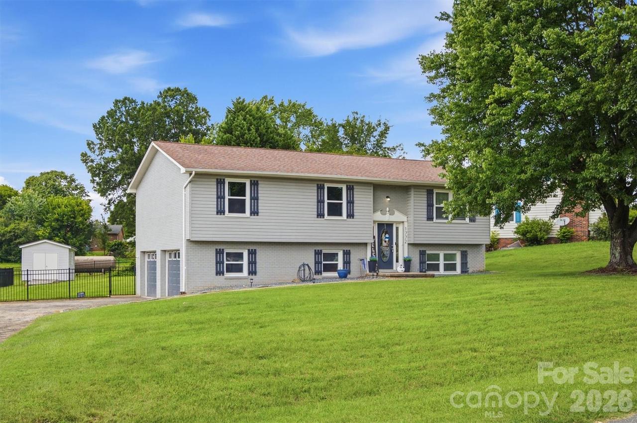 1772 Woodridge Cir., Hickory, NC 28602
