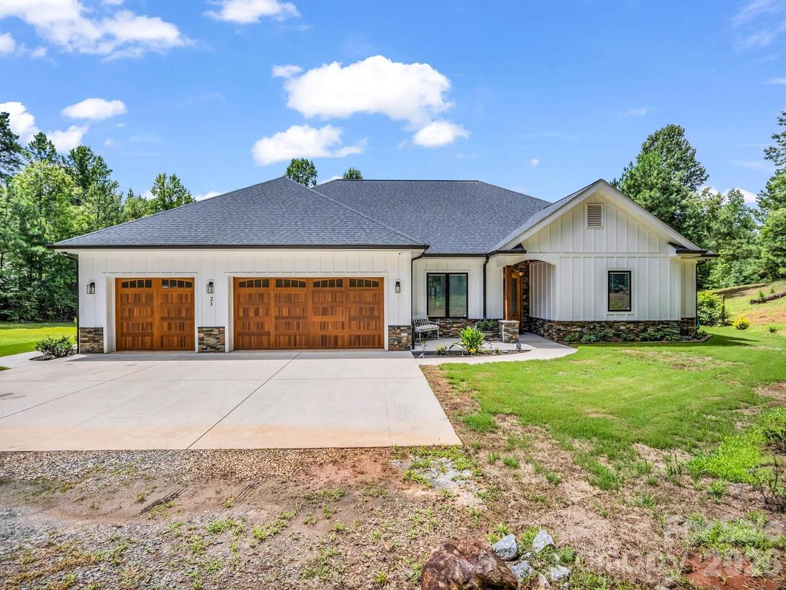 21 Rock Ridge Rd., Mill Spring, NC 28756