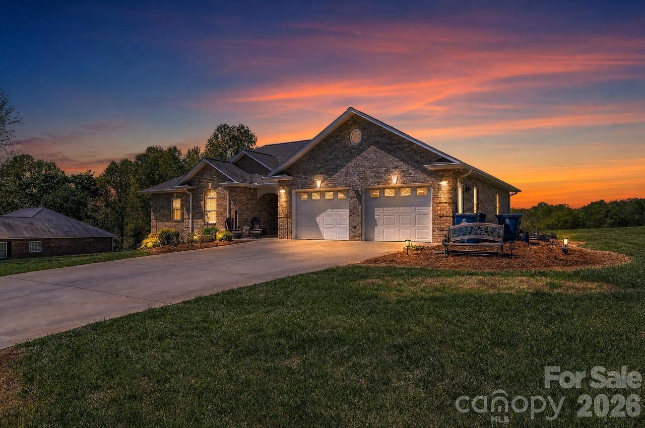 5507 Land Harbour Dr., Granite Falls, NC 28630
