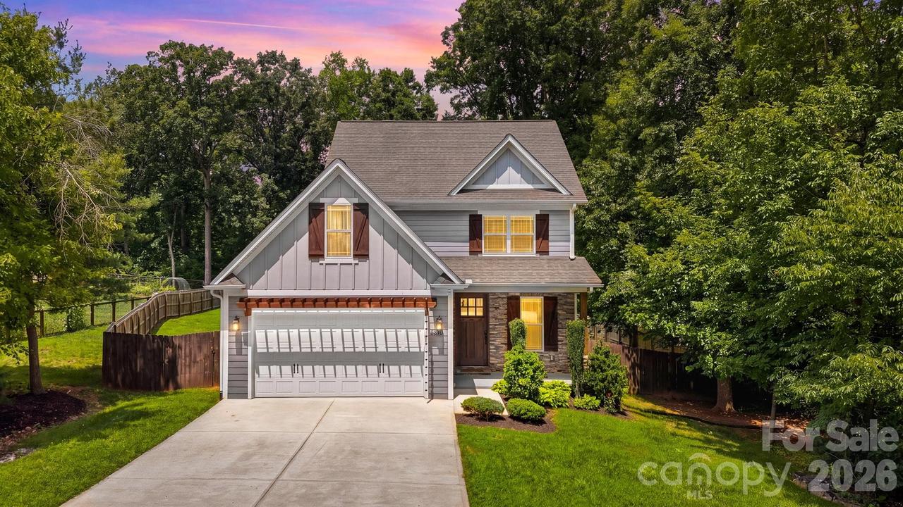 5810 Dwayne Starnes Dr., Hickory, NC 28602