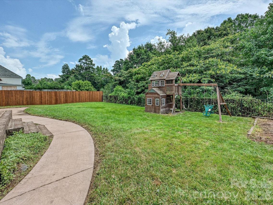7648 Natalie Commons Dr., Denver, NC 28037