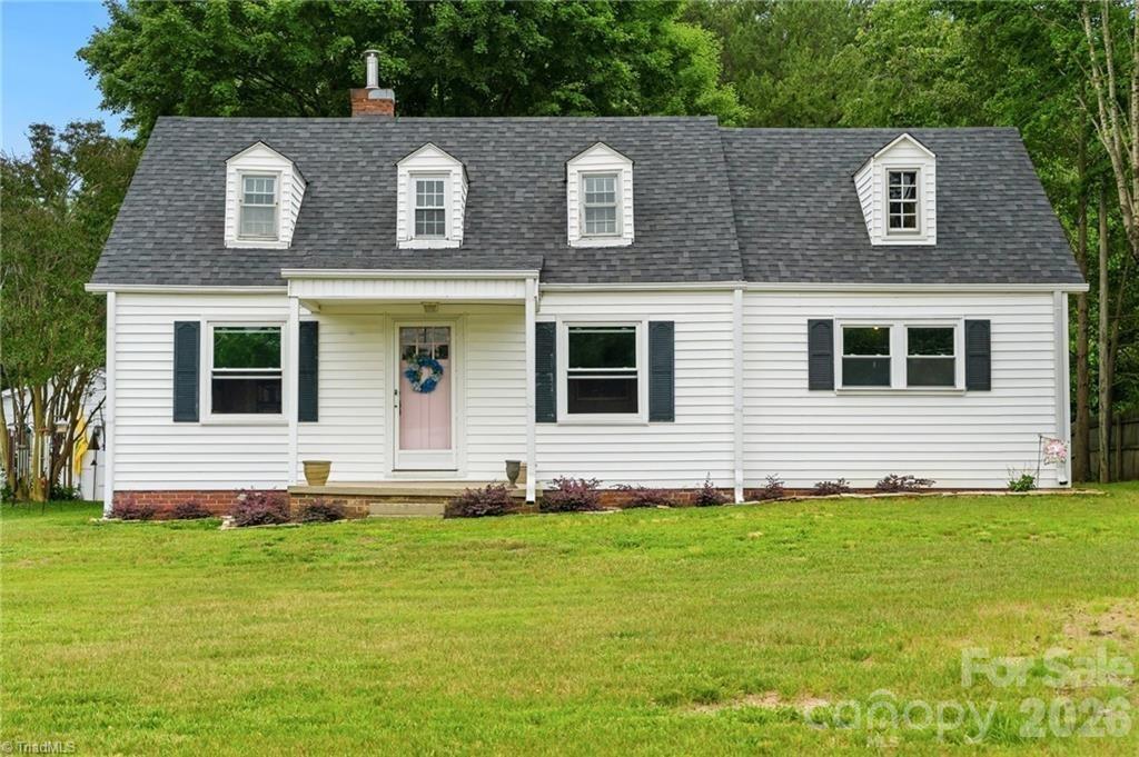 2136 Courtney-huntsville Rd., Yadkinville, NC 27055
