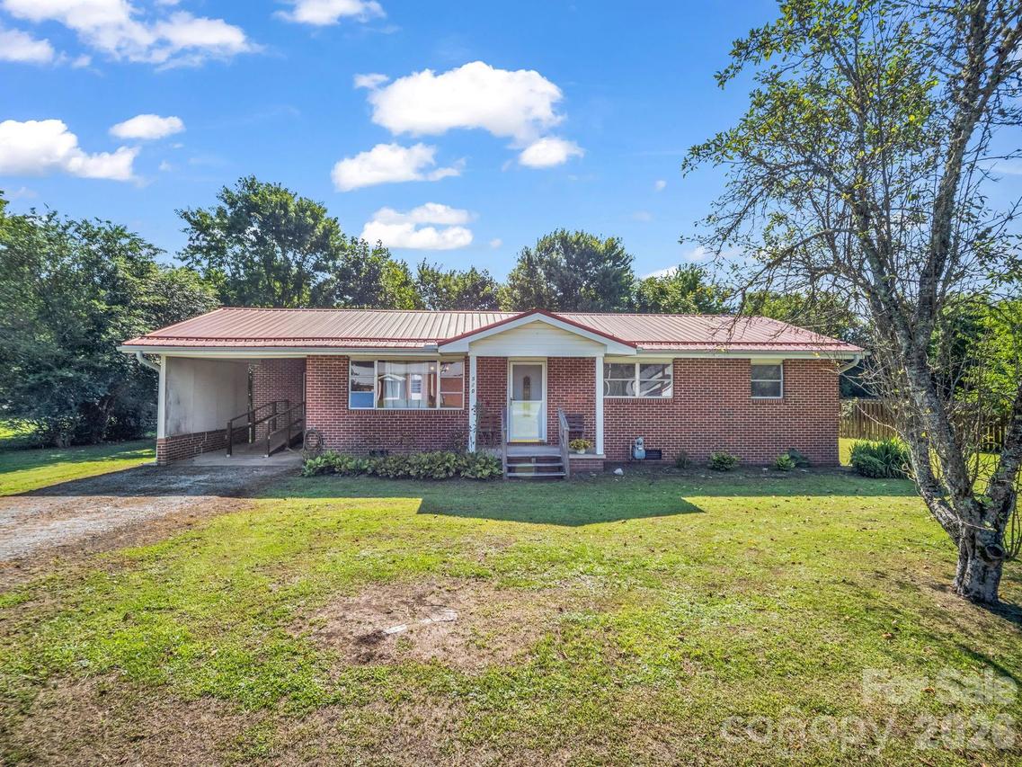 520 Pisgah Dr., Brevard, NC 28712