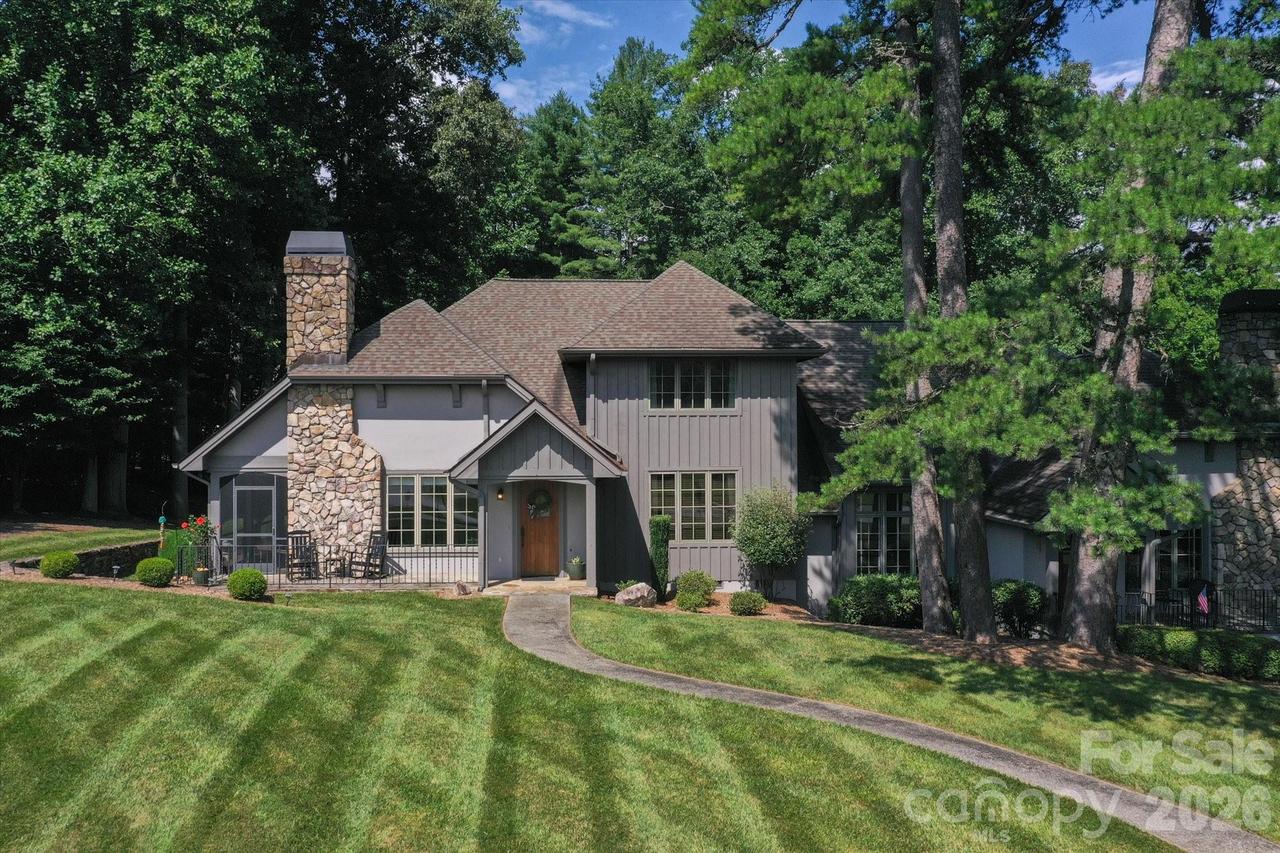 6 Jasmine Ln., Brevard, NC 28712