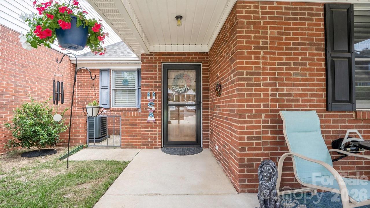 19940 Oak Leaf Cir., Cornelius, NC 28031
