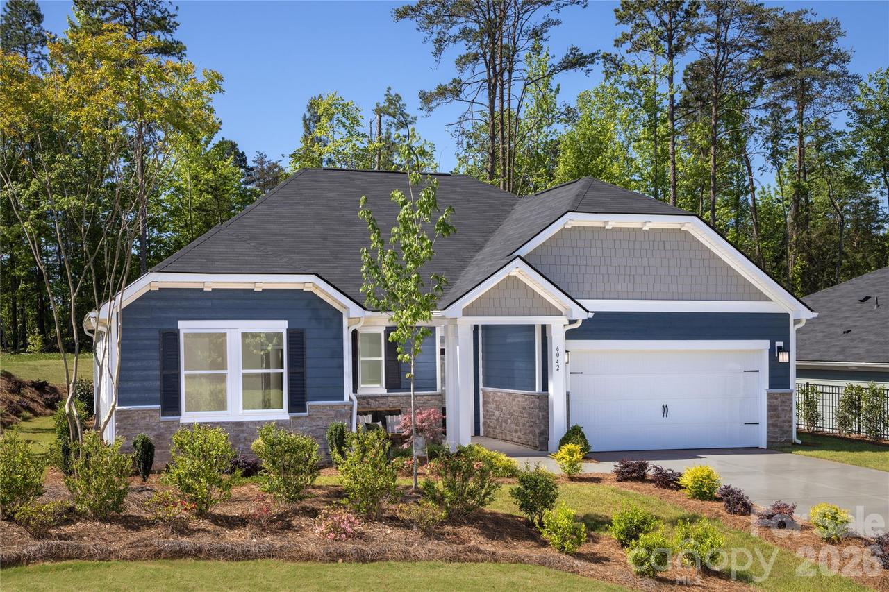 6042 Bella Vista Dr., Denver, NC 28037