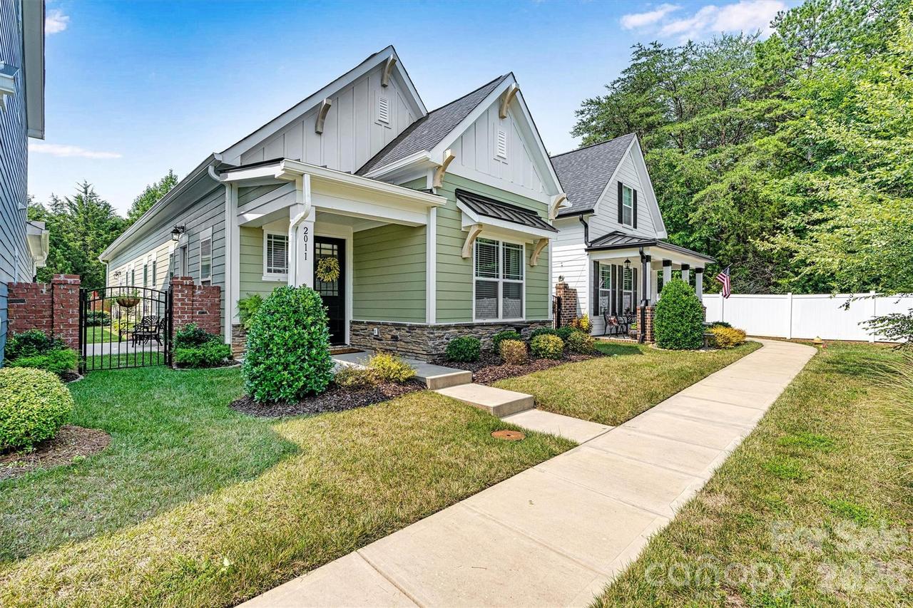2011 Claybrook Ln., Denver, NC 28037