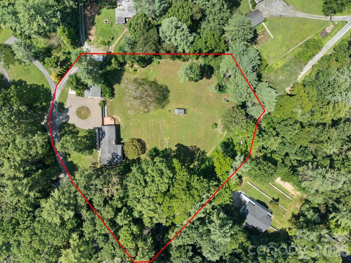 242 N Hills Dr., Hendersonville, NC 28791