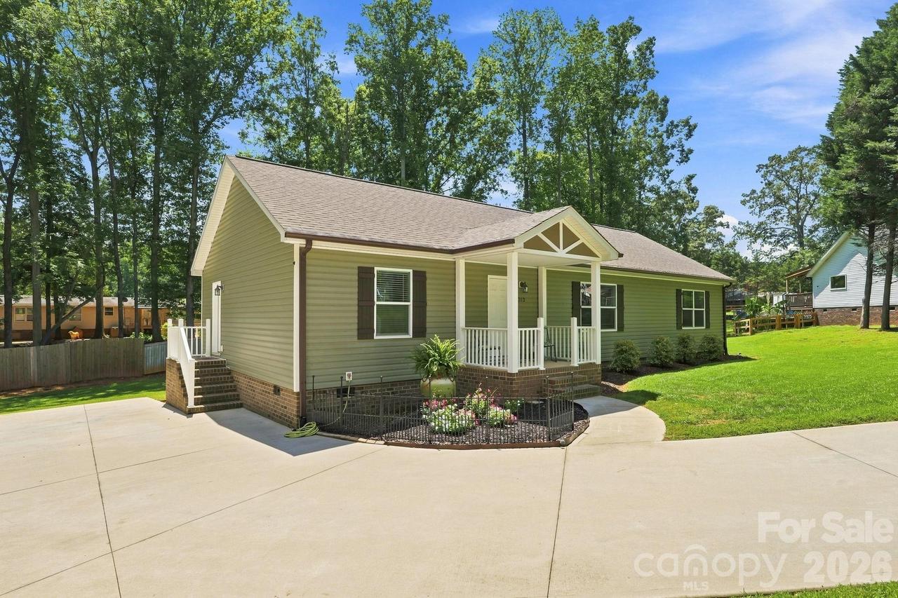 312 Sailwinds Rd., Mooresville, NC 28115
