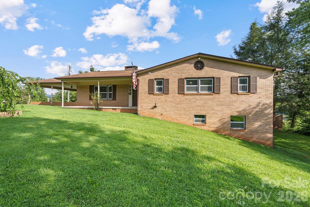 3968 Hollywood Ridge Rd., Lenoir, NC 28645