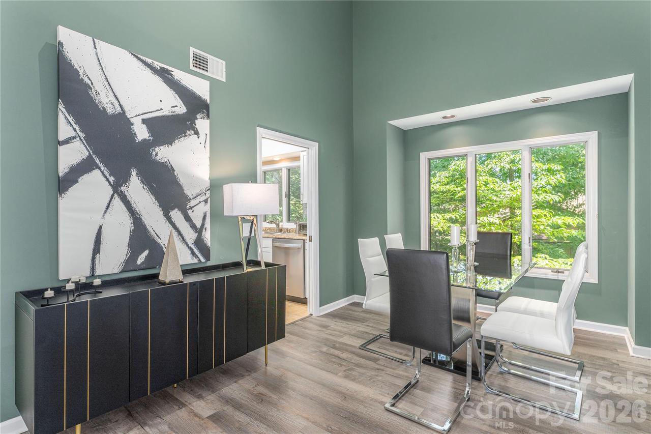 204 Live Oak Ln., Hendersonville, NC 28791