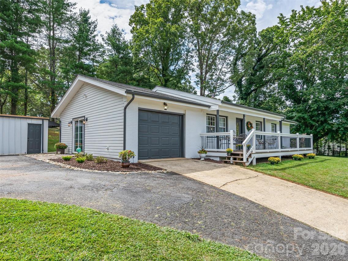 7 Southwicke Dr., Arden, NC 28704