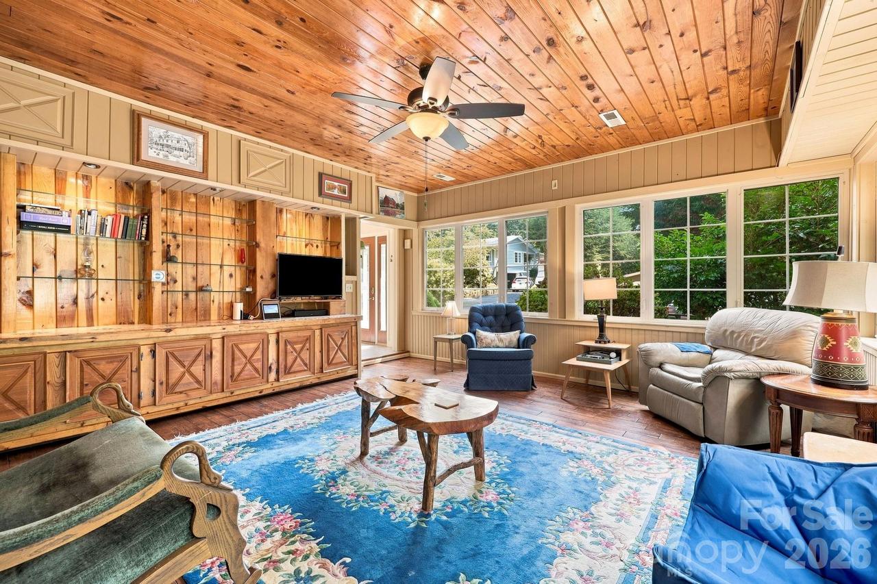 1925 Laurel Park Hwy., Hendersonville, NC 28739