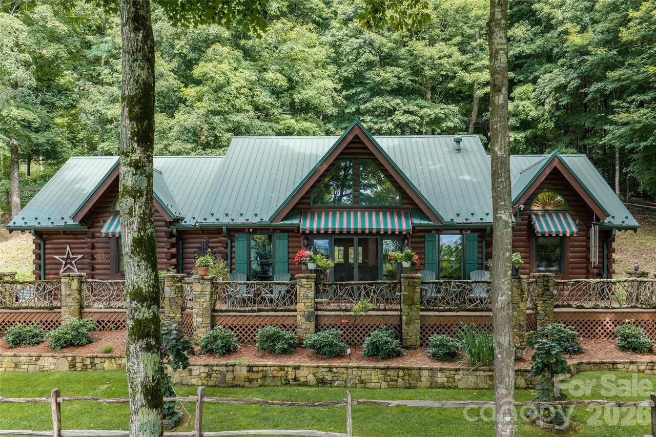 580 Flying Hawk Tr., Waynesville, NC 28786