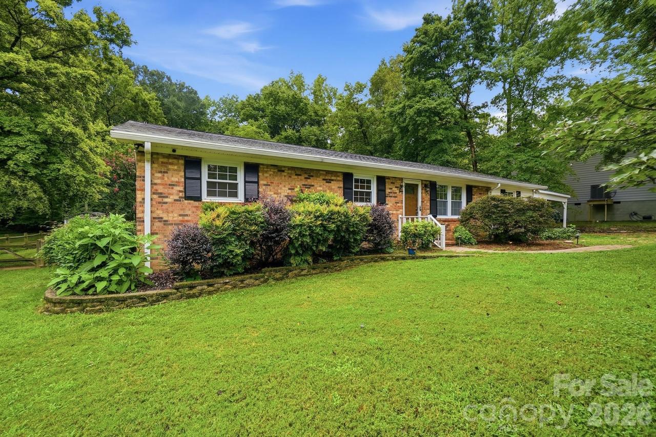 6081 Cambridge Dr., Harrisburg, NC 28075