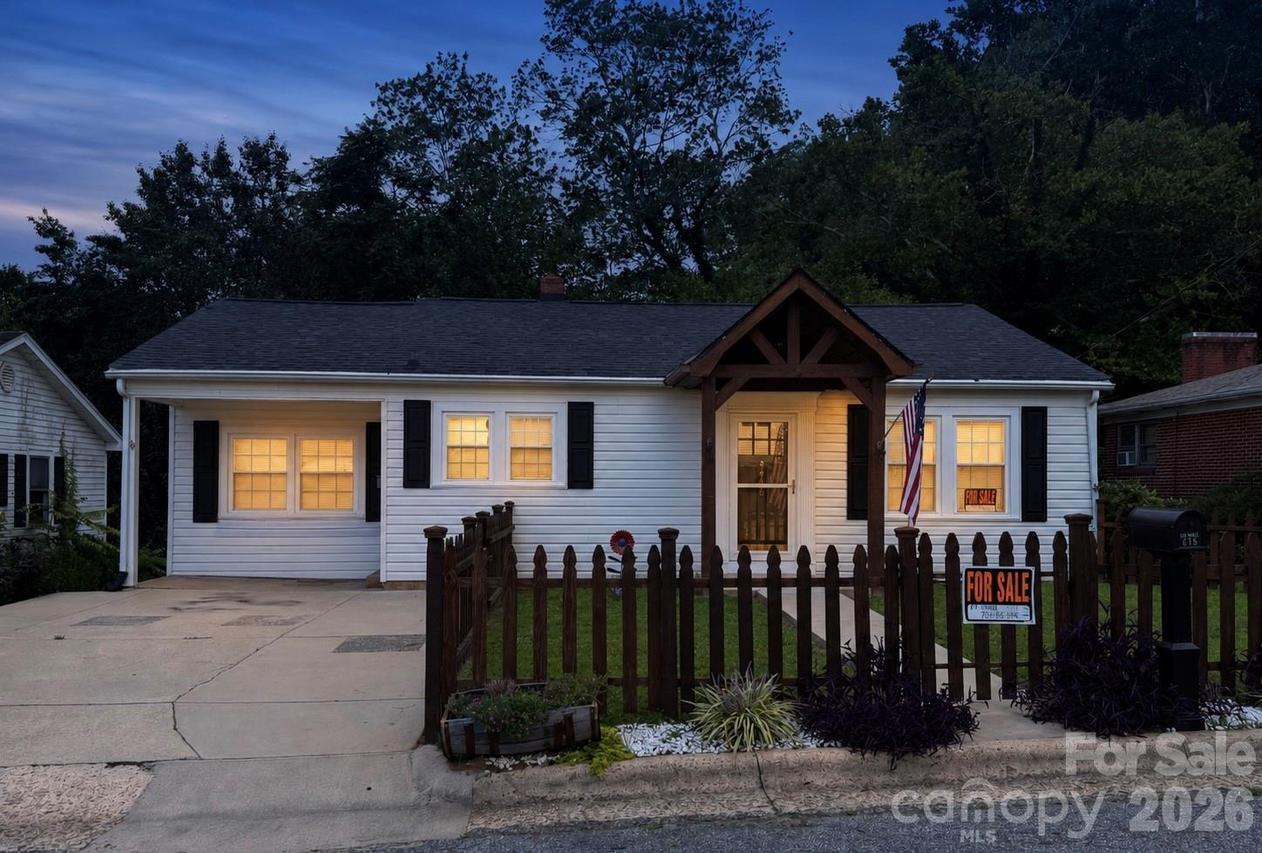 416 Edgewood Dr., Lenoir, NC 28645