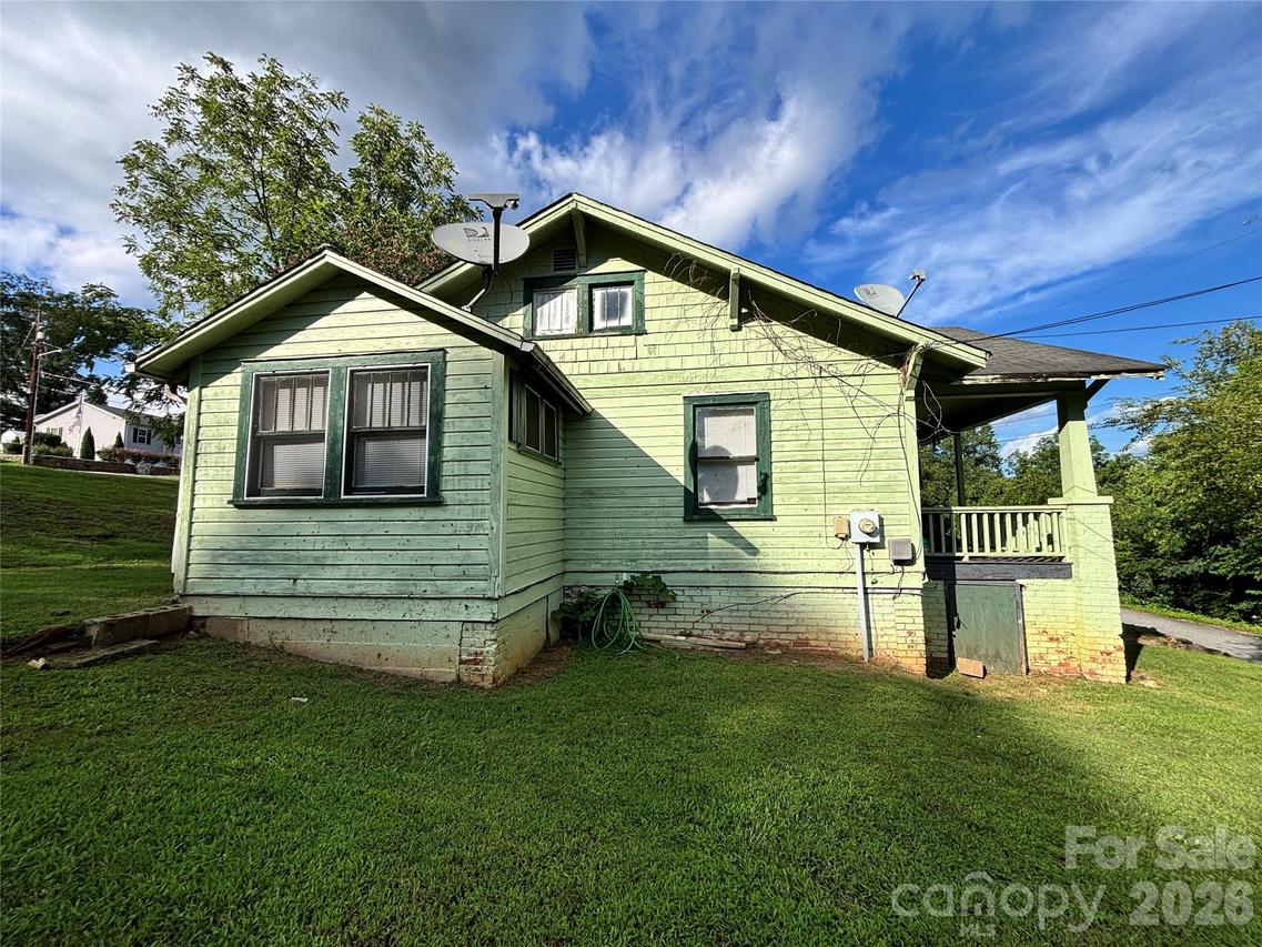 1102 Regal Pl., Lenoir, NC 28645