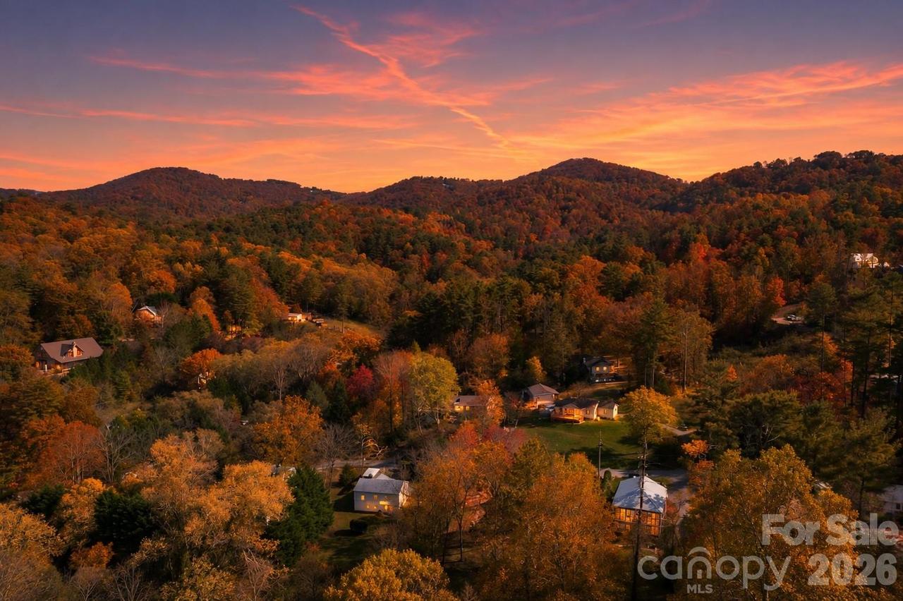 13 Bassett Rd., Asheville, NC 28804