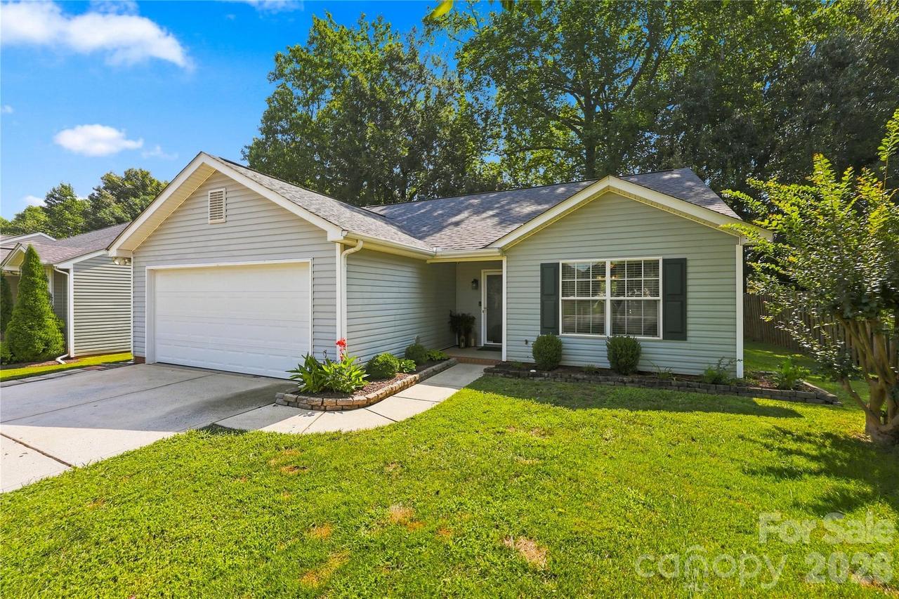 512 River View Dr., Lowell, NC 28098