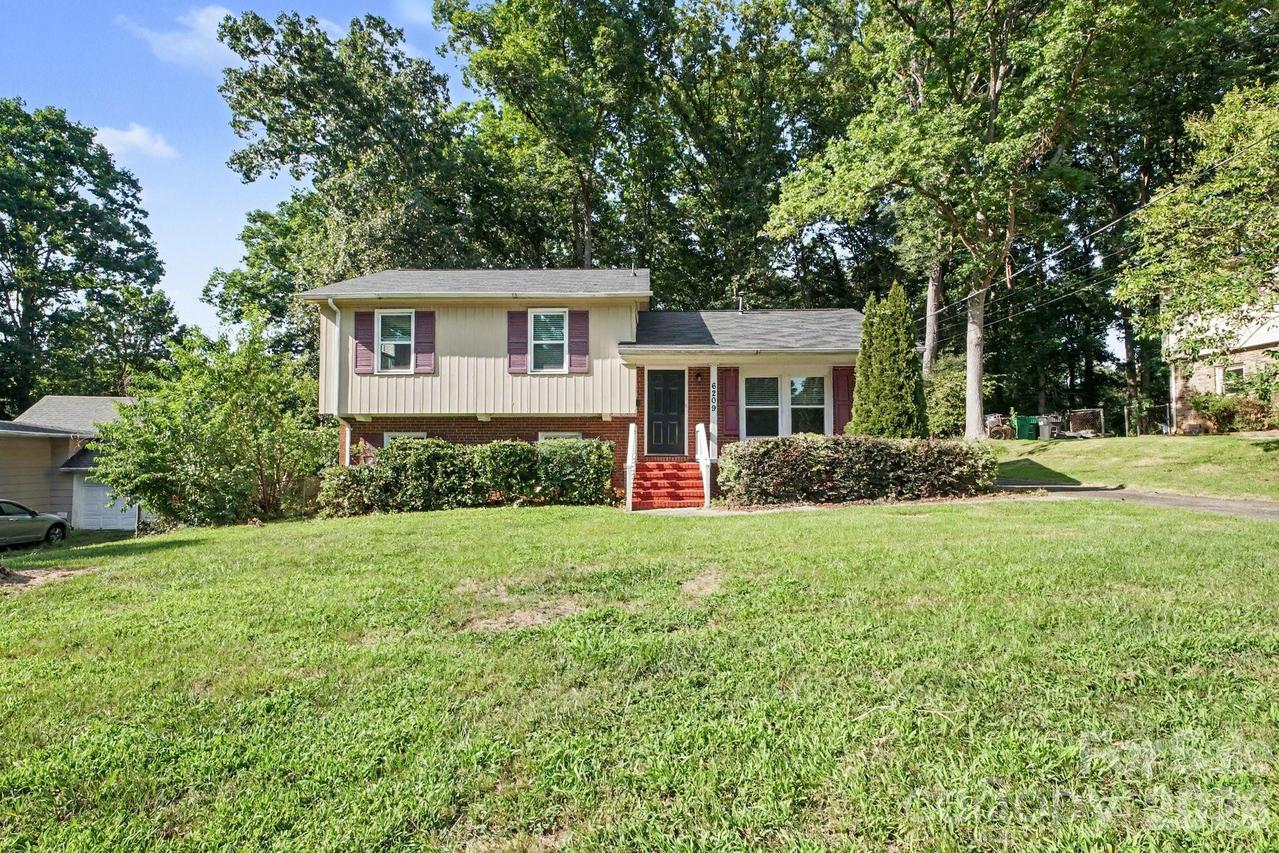 6209 Springfield Dr., Charlotte, NC 28212