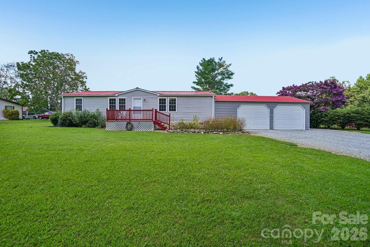 210 Leigh Anne Ln., Horse Shoe, NC 28742