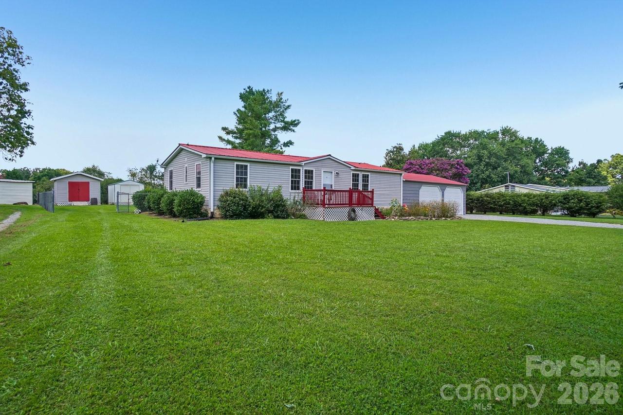 210 Leigh Anne Ln., Horse Shoe, NC 28742