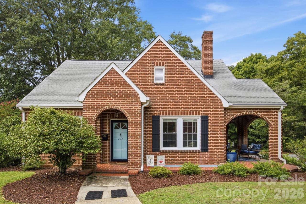 105 S Maple St., Dallas, NC 28034